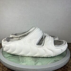 Crocs Classic Fur Sure‎ Sandals White Fuzzy Slip On Slides Women's Comfy